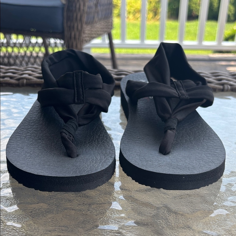 Skechers- Cali Black Yoga Foam Sandals - Picture 7 of 7